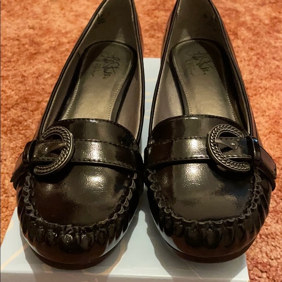 Shoes - Picture 1 of 4